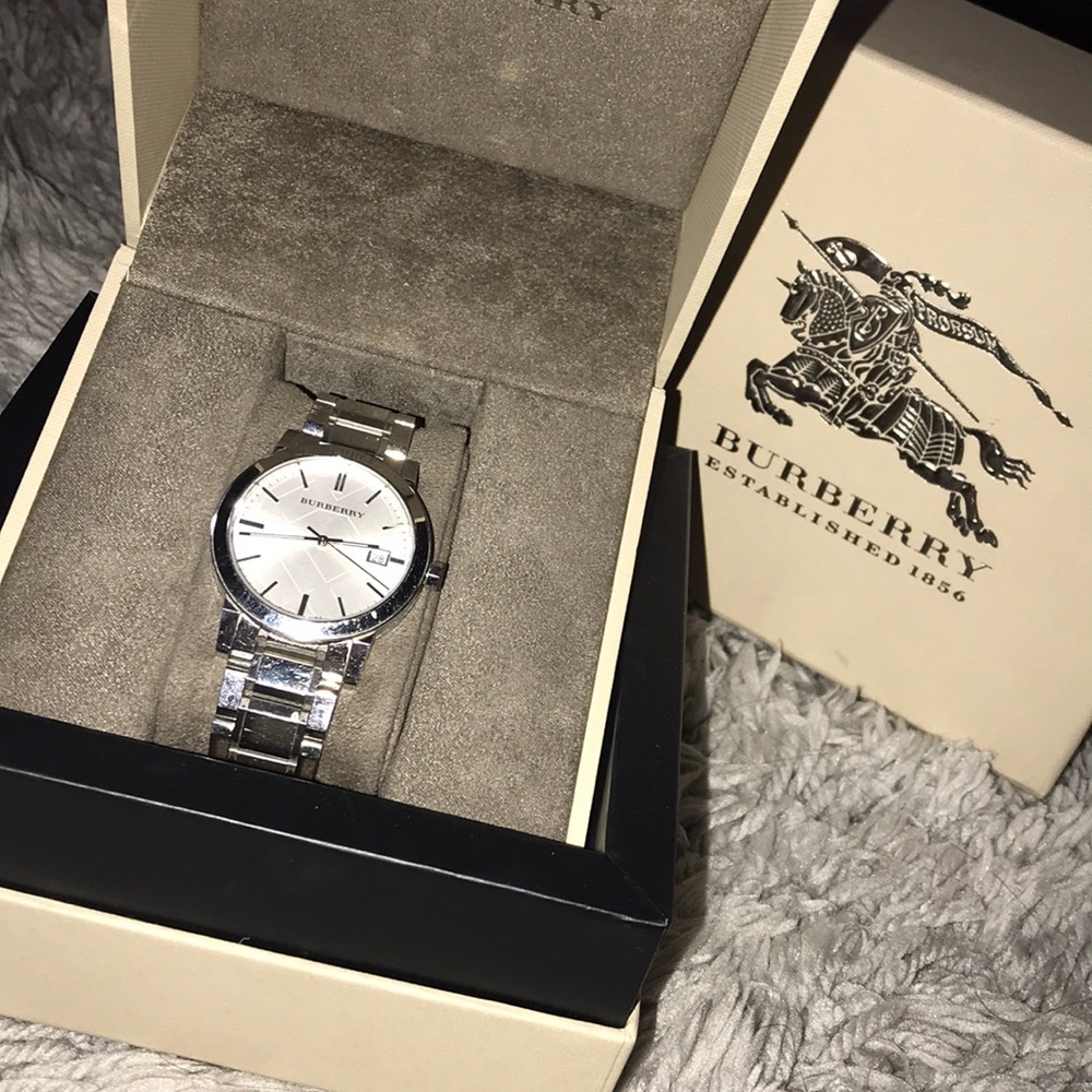 Pre owned burberry watch